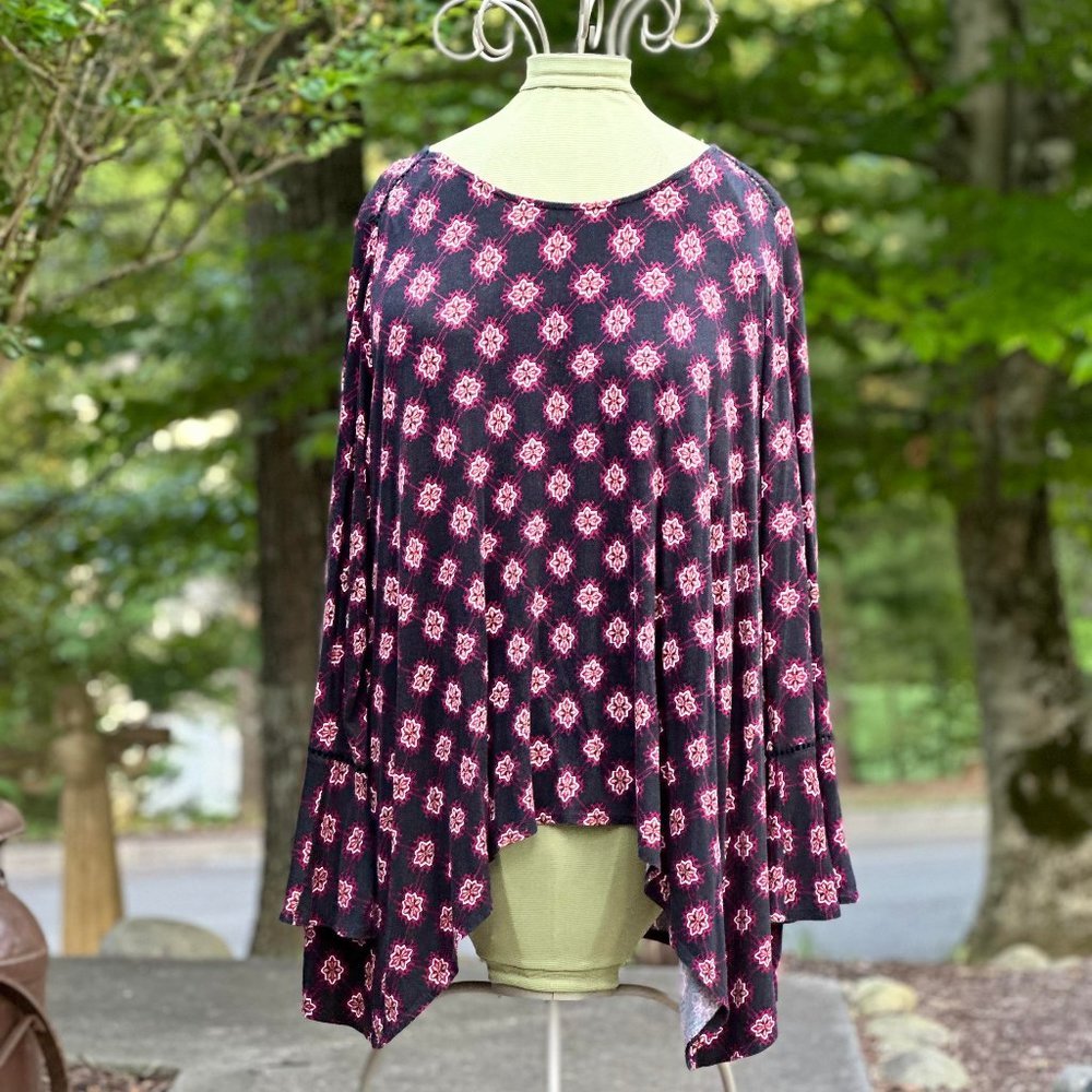 New Directions Curvy Long Bell Sleeve Asymmetrical Top 3X EUC